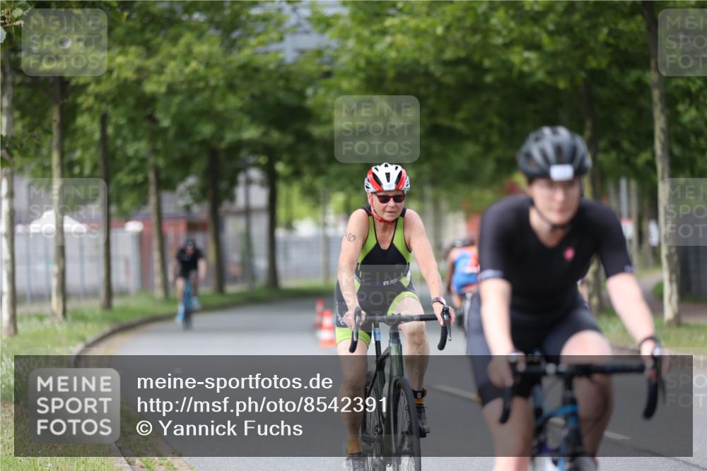 10.08.2025 - GEWOBA Citytriathlon Bremen Yannick Fuchs http://msf.ph/oto/8542391 10.08.2025 12:48:02 Radfahren 587, 656, 679, 699, 767, 884, 916, 927, 941, 943 meine-sportfotos.de