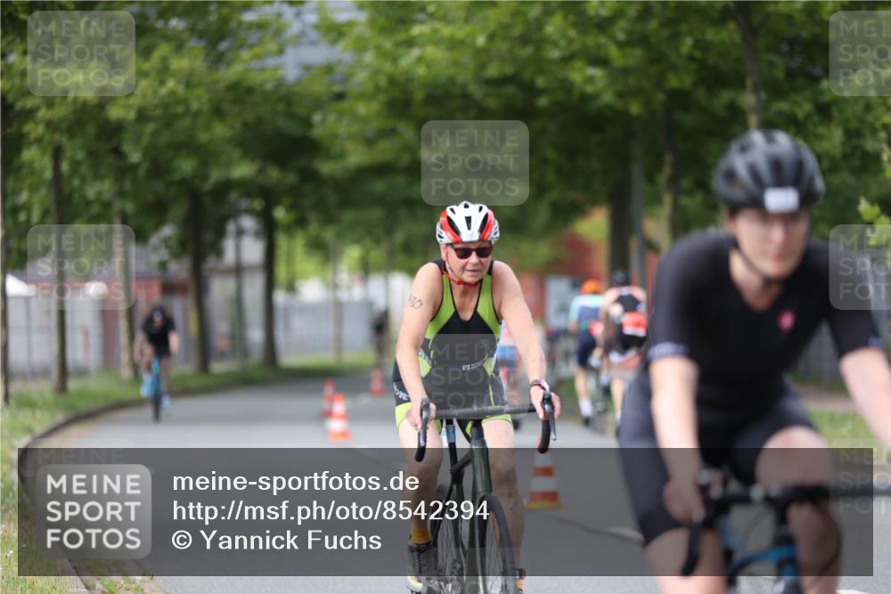 10.08.2025 - GEWOBA Citytriathlon Bremen Yannick Fuchs http://msf.ph/oto/8542394 10.08.2025 12:48:02 Radfahren 587, 656, 679, 699, 767, 884, 916, 927, 941, 943 meine-sportfotos.de