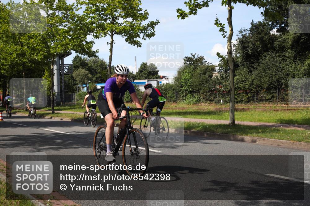 10.08.2025 - GEWOBA Citytriathlon Bremen Yannick Fuchs http://msf.ph/oto/8542398 10.08.2025 14:32:14 Radfahren 104, 105, 113, 299, 344, 355, 359, 362, 366, 370, 376, 411, 433, 463, 489, 496, 508 meine-sportfotos.de