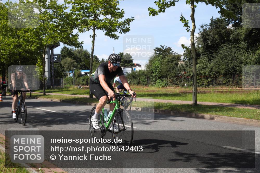 10.08.2025 - GEWOBA Citytriathlon Bremen Yannick Fuchs http://msf.ph/oto/8542403 10.08.2025 14:32:16 Radfahren 104, 105, 113, 284, 299, 344, 355, 359, 362, 366, 370, 376, 411, 433, 463, 489, 508 meine-sportfotos.de