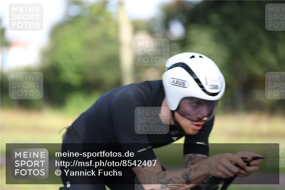10.08.2025 - GEWOBA Citytriathlon Bremen Yannick Fuchs http://msf.ph/oto/8542407 10.08.2025 10:40:38 Radfahren 23, 39, 65, 67, 125, 141, 229, 368, 505 meine-sportfotos.de