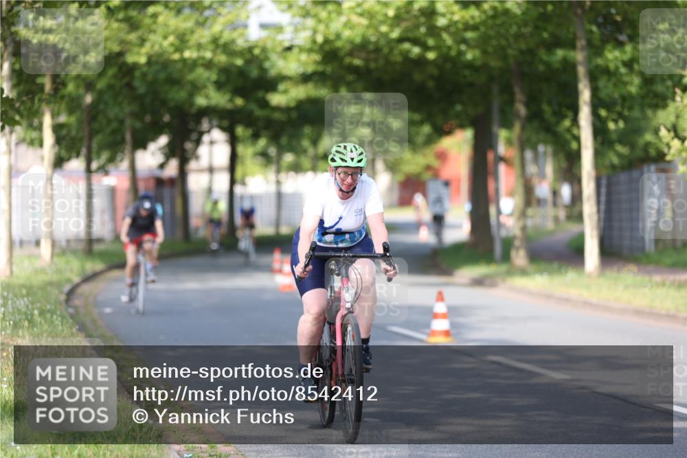10.08.2025 - GEWOBA Citytriathlon Bremen Yannick Fuchs http://msf.ph/oto/8542412 10.08.2025 10:40:43 Radfahren 23, 67, 73, 141, 368, 431, 505 meine-sportfotos.de