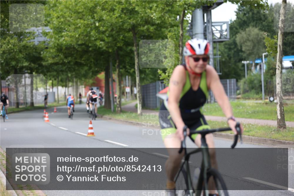 10.08.2025 - GEWOBA Citytriathlon Bremen Yannick Fuchs http://msf.ph/oto/8542413 10.08.2025 12:48:03 Radfahren 587, 656, 679, 699, 767, 916, 927, 941, 943 meine-sportfotos.de