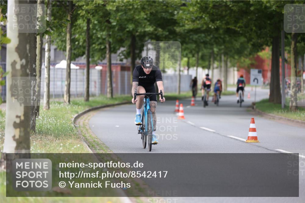10.08.2025 - GEWOBA Citytriathlon Bremen Yannick Fuchs http://msf.ph/oto/8542417 10.08.2025 12:48:05 Radfahren 656, 679, 699, 767, 927, 941 meine-sportfotos.de