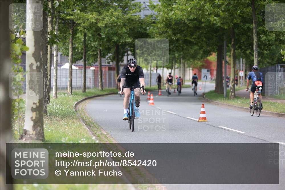 10.08.2025 - GEWOBA Citytriathlon Bremen Yannick Fuchs http://msf.ph/oto/8542420 10.08.2025 12:48:05 Radfahren 656, 679, 699, 767, 927, 941 meine-sportfotos.de