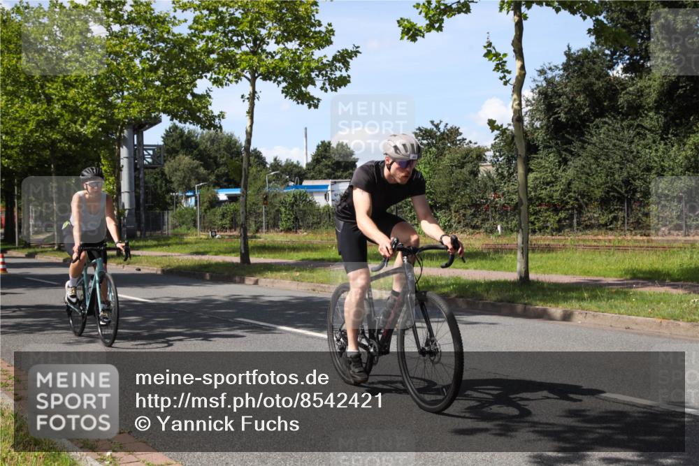 10.08.2025 - GEWOBA Citytriathlon Bremen Yannick Fuchs http://msf.ph/oto/8542421 10.08.2025 14:32:21 Radfahren 104, 105, 113, 284, 299, 344, 355, 359, 362, 366, 370, 376, 393, 433, 463, 489, 508 meine-sportfotos.de