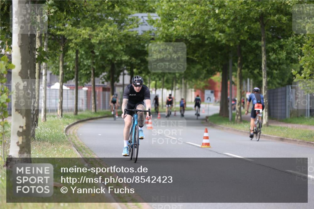 10.08.2025 - GEWOBA Citytriathlon Bremen Yannick Fuchs http://msf.ph/oto/8542423 10.08.2025 12:48:06 Radfahren 656, 679, 699, 767, 927, 941 meine-sportfotos.de