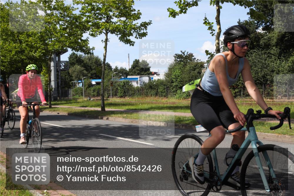 10.08.2025 - GEWOBA Citytriathlon Bremen Yannick Fuchs http://msf.ph/oto/8542426 10.08.2025 14:32:22 Radfahren 104, 105, 113, 284, 299, 344, 355, 359, 362, 366, 370, 376, 393, 433, 463, 489, 508 meine-sportfotos.de