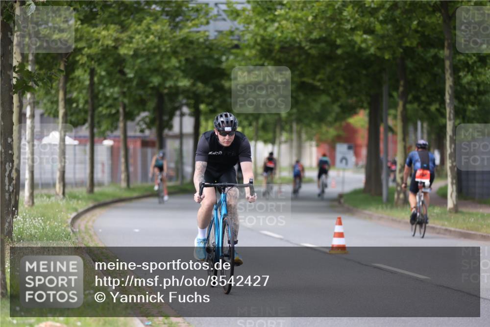 10.08.2025 - GEWOBA Citytriathlon Bremen Yannick Fuchs http://msf.ph/oto/8542427 10.08.2025 12:48:06 Radfahren 656, 679, 699, 767, 927, 941 meine-sportfotos.de