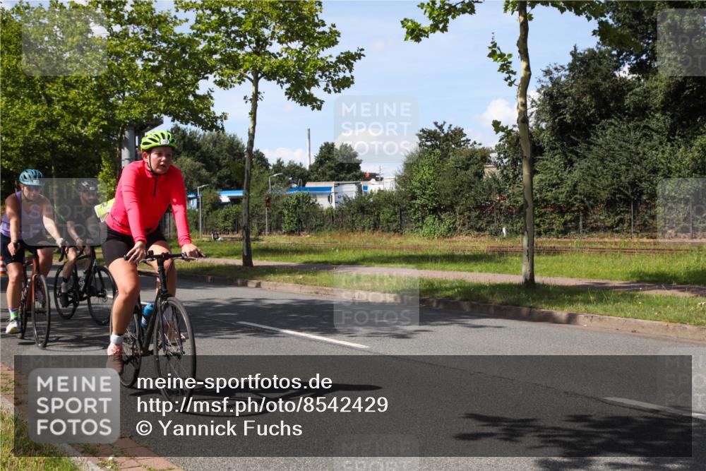 10.08.2025 - GEWOBA Citytriathlon Bremen Yannick Fuchs http://msf.ph/oto/8542429 10.08.2025 14:32:22 Radfahren 104, 105, 113, 284, 299, 344, 355, 359, 362, 366, 370, 376, 393, 433, 463, 489, 508 meine-sportfotos.de