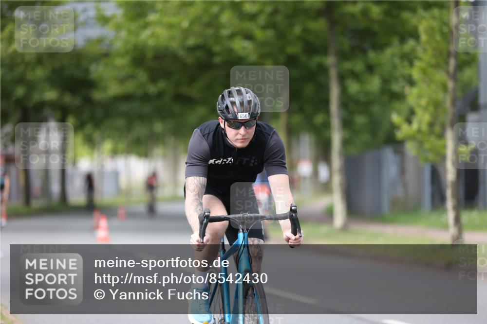 10.08.2025 - GEWOBA Citytriathlon Bremen Yannick Fuchs http://msf.ph/oto/8542430 10.08.2025 12:48:06 Radfahren 656, 679, 699, 767, 927, 941 meine-sportfotos.de