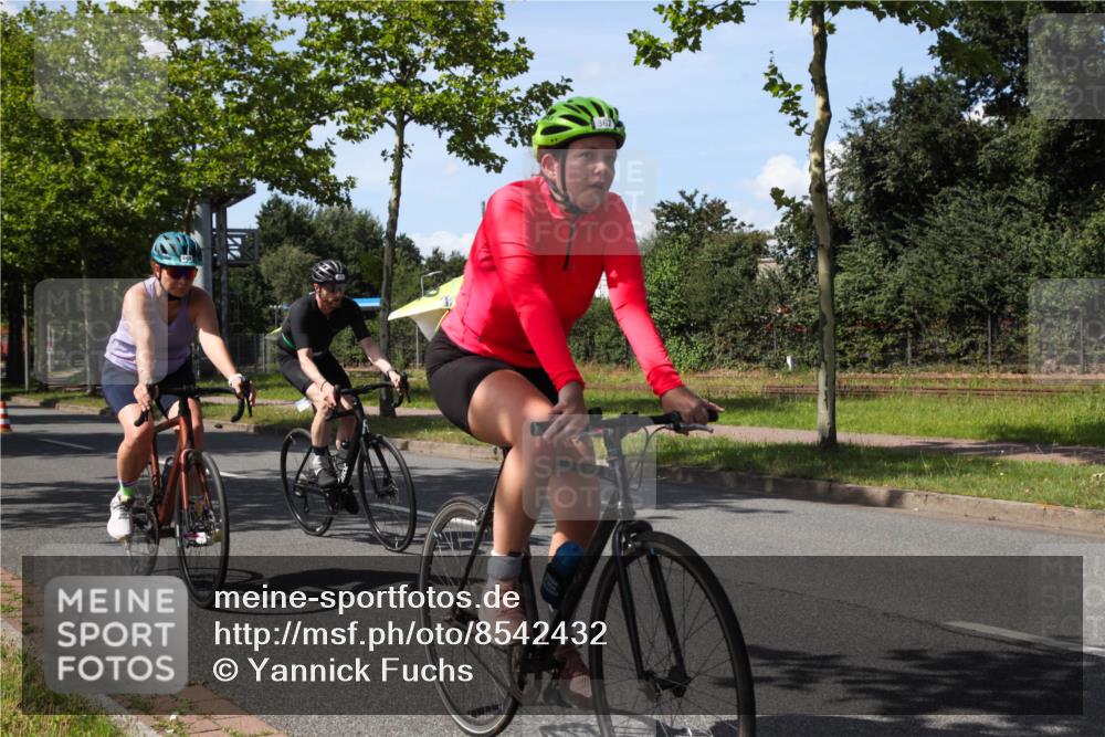 10.08.2025 - GEWOBA Citytriathlon Bremen Yannick Fuchs http://msf.ph/oto/8542432 10.08.2025 14:32:22 Radfahren 104, 105, 113, 284, 299, 344, 355, 359, 362, 366, 370, 376, 393, 433, 463, 489, 508 meine-sportfotos.de