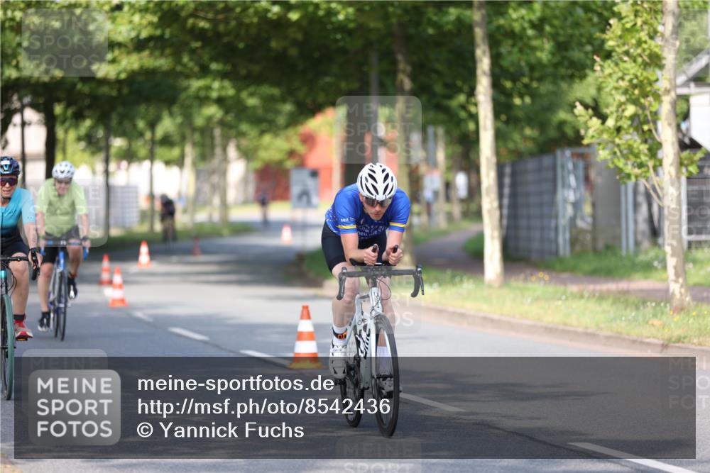 10.08.2025 - GEWOBA Citytriathlon Bremen Yannick Fuchs http://msf.ph/oto/8542436 10.08.2025 10:40:47 Radfahren 23, 67, 73, 141, 368, 431, 505 meine-sportfotos.de