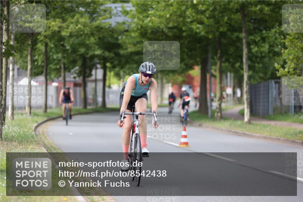 10.08.2025 - GEWOBA Citytriathlon Bremen Yannick Fuchs http://msf.ph/oto/8542438 10.08.2025 12:48:11 Radfahren 656, 699, 767, 927, 941 meine-sportfotos.de
