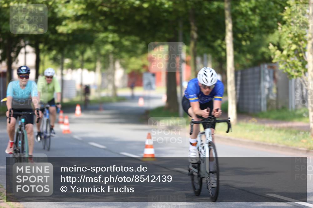 10.08.2025 - GEWOBA Citytriathlon Bremen Yannick Fuchs http://msf.ph/oto/8542439 10.08.2025 10:40:47 Radfahren 23, 67, 73, 141, 368, 431, 505 meine-sportfotos.de