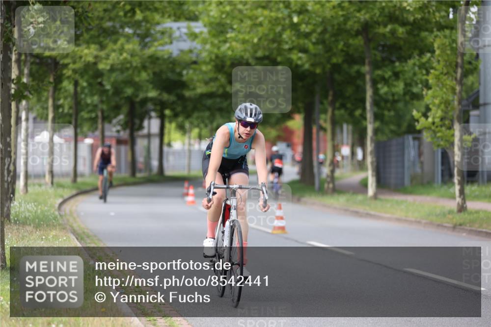 10.08.2025 - GEWOBA Citytriathlon Bremen Yannick Fuchs http://msf.ph/oto/8542441 10.08.2025 12:48:11 Radfahren 656, 699, 767, 927, 941 meine-sportfotos.de