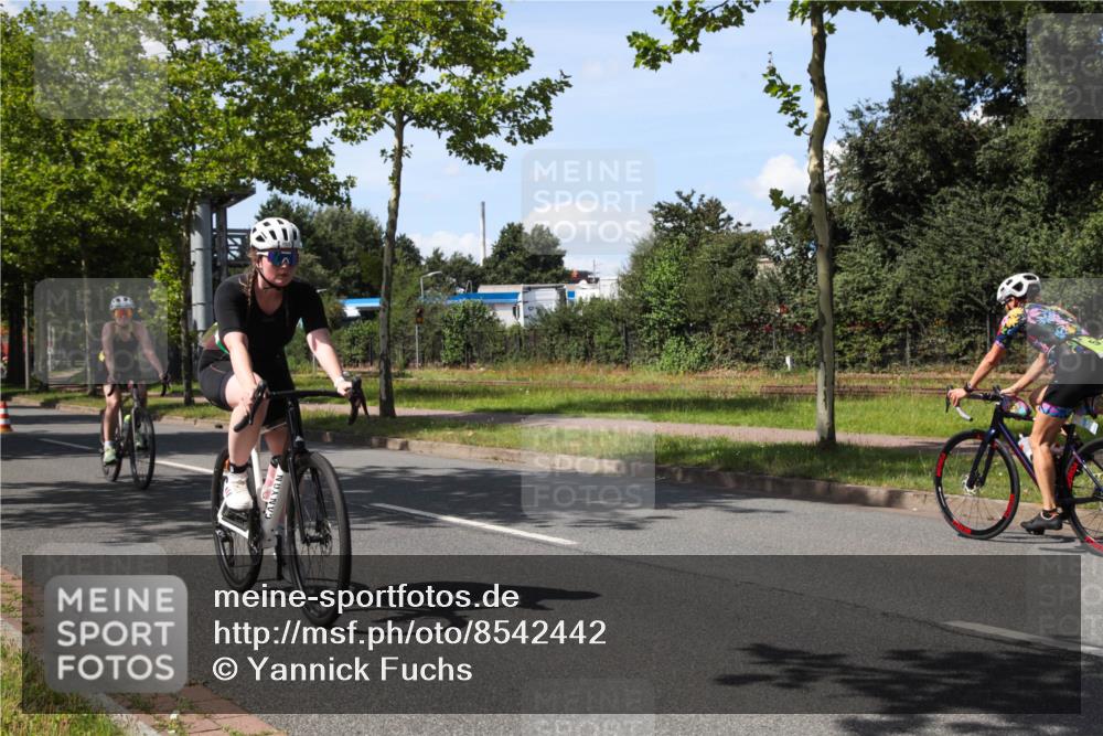 10.08.2025 - GEWOBA Citytriathlon Bremen Yannick Fuchs http://msf.ph/oto/8542442 10.08.2025 14:32:24 Radfahren 105, 113, 284, 299, 344, 355, 362, 366, 370, 393, 433, 463, 489, 508 meine-sportfotos.de