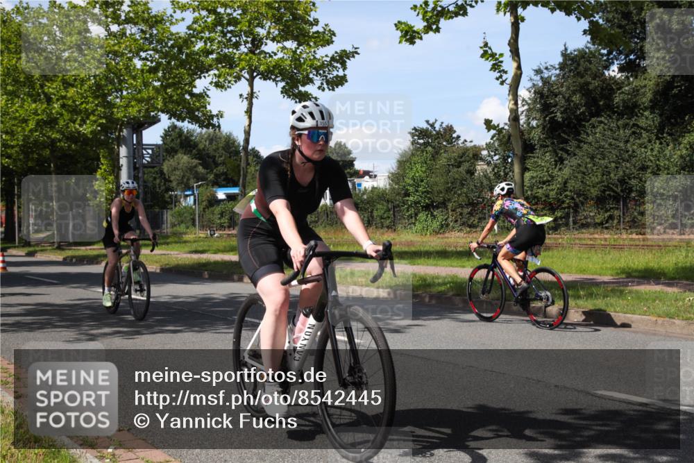 10.08.2025 - GEWOBA Citytriathlon Bremen Yannick Fuchs http://msf.ph/oto/8542445 10.08.2025 14:32:25 Radfahren 105, 113, 284, 299, 344, 355, 362, 366, 370, 393, 433, 463, 489, 508 meine-sportfotos.de
