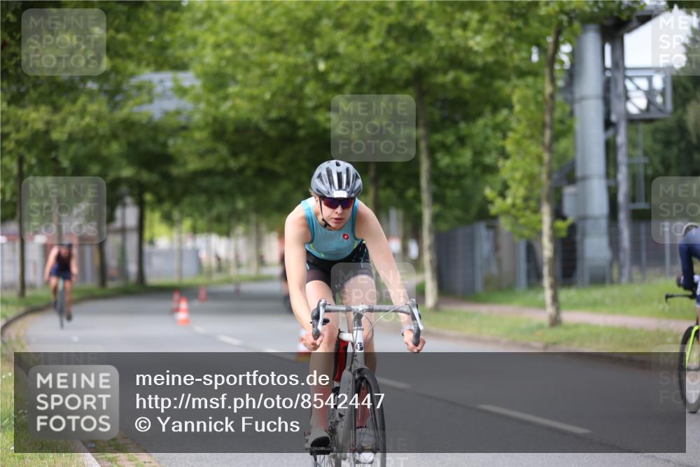 10.08.2025 - GEWOBA Citytriathlon Bremen Yannick Fuchs http://msf.ph/oto/8542447 10.08.2025 12:48:11 Radfahren 656, 699, 767, 927, 941 meine-sportfotos.de