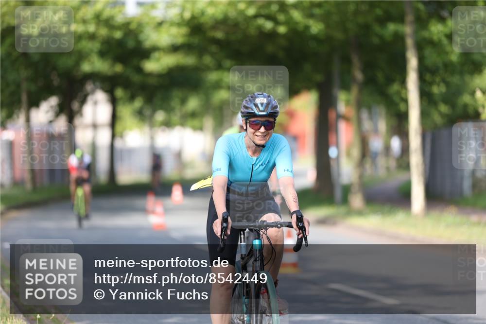 10.08.2025 - GEWOBA Citytriathlon Bremen Yannick Fuchs http://msf.ph/oto/8542449 10.08.2025 10:40:48 Radfahren 23, 67, 73, 139, 141, 368, 431, 505 meine-sportfotos.de