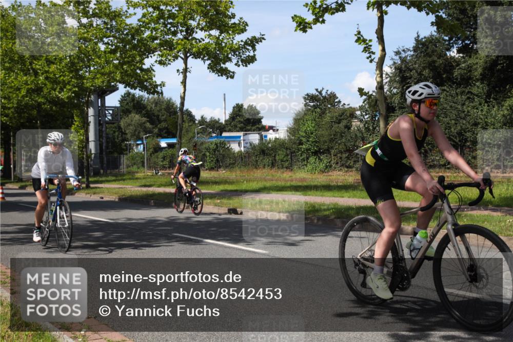 10.08.2025 - GEWOBA Citytriathlon Bremen Yannick Fuchs http://msf.ph/oto/8542453 10.08.2025 14:32:25 Radfahren 105, 113, 284, 299, 344, 355, 362, 366, 370, 393, 433, 463, 489, 508 meine-sportfotos.de