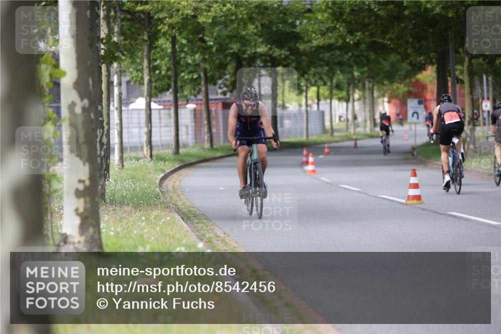 10.08.2025 - GEWOBA Citytriathlon Bremen Yannick Fuchs http://msf.ph/oto/8542456 10.08.2025 12:48:13 Radfahren 656, 699, 767, 927, 941 meine-sportfotos.de