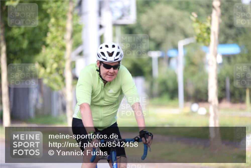 10.08.2025 - GEWOBA Citytriathlon Bremen Yannick Fuchs http://msf.ph/oto/8542458 10.08.2025 10:40:50 Radfahren 23, 67, 73, 139, 141, 237, 368, 431, 505 meine-sportfotos.de