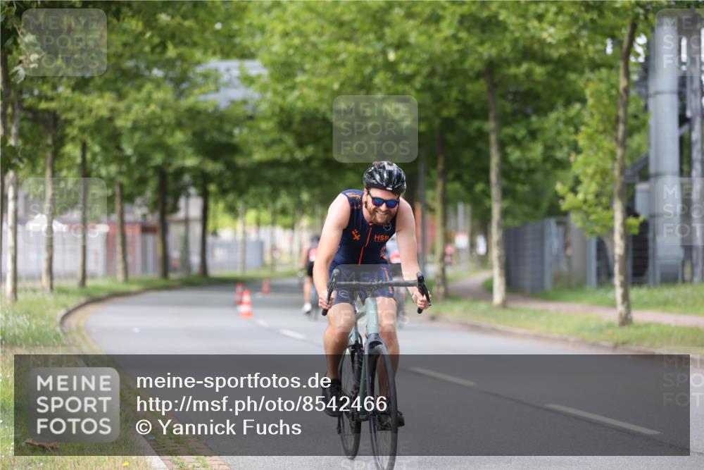 10.08.2025 - GEWOBA Citytriathlon Bremen Yannick Fuchs http://msf.ph/oto/8542466 10.08.2025 12:48:15 Radfahren 656, 699, 927 meine-sportfotos.de