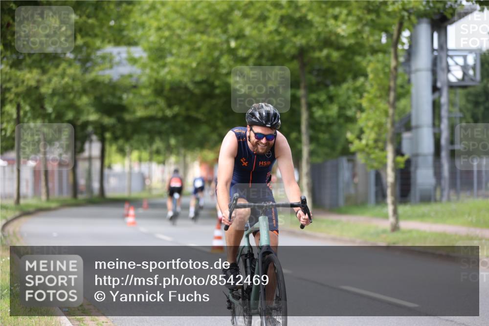 10.08.2025 - GEWOBA Citytriathlon Bremen Yannick Fuchs http://msf.ph/oto/8542469 10.08.2025 12:48:15 Radfahren 656, 699, 927 meine-sportfotos.de