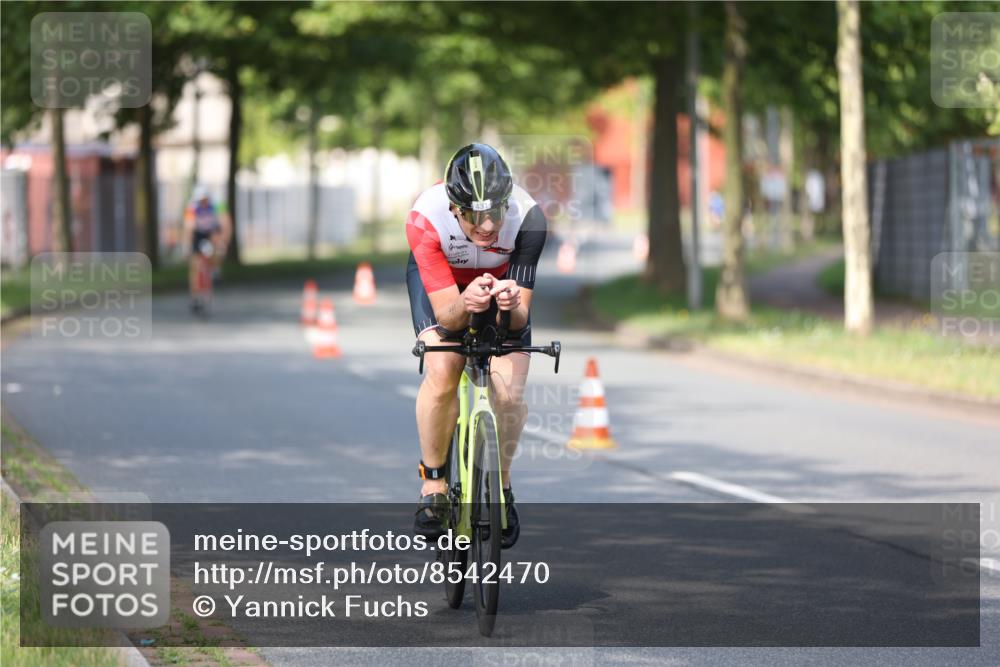 10.08.2025 - GEWOBA Citytriathlon Bremen Yannick Fuchs http://msf.ph/oto/8542470 10.08.2025 10:40:51 Radfahren 23, 67, 73, 139, 141, 237, 368, 431, 505 meine-sportfotos.de