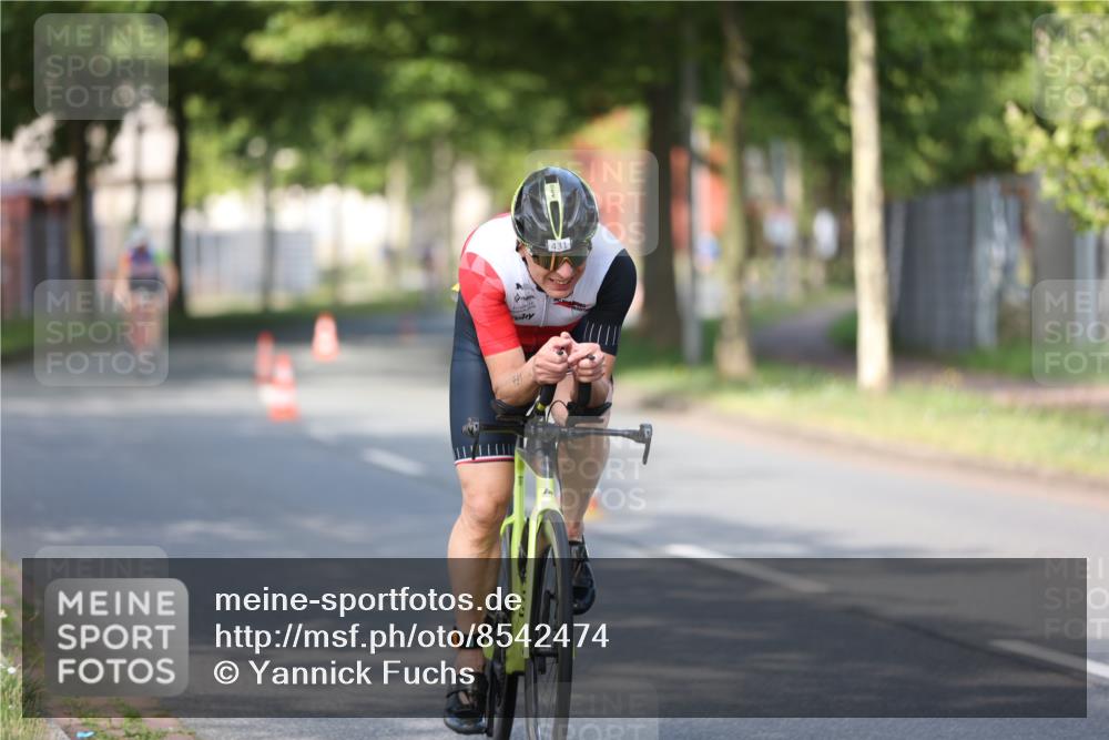 10.08.2025 - GEWOBA Citytriathlon Bremen Yannick Fuchs http://msf.ph/oto/8542474 10.08.2025 10:40:51 Radfahren 23, 67, 73, 139, 141, 237, 368, 431, 505 meine-sportfotos.de
