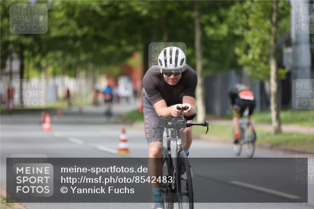10.08.2025 - GEWOBA Citytriathlon Bremen Yannick Fuchs http://msf.ph/oto/8542483 10.08.2025 12:48:29 Radfahren 564, 630, 839, 876, 1026 meine-sportfotos.de