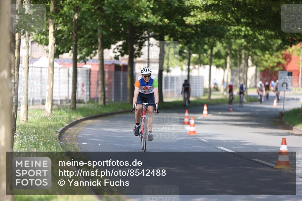10.08.2025 - GEWOBA Citytriathlon Bremen Yannick Fuchs http://msf.ph/oto/8542488 10.08.2025 10:40:54 Radfahren 37, 67, 73, 139, 141, 153, 237, 431, 505 meine-sportfotos.de
