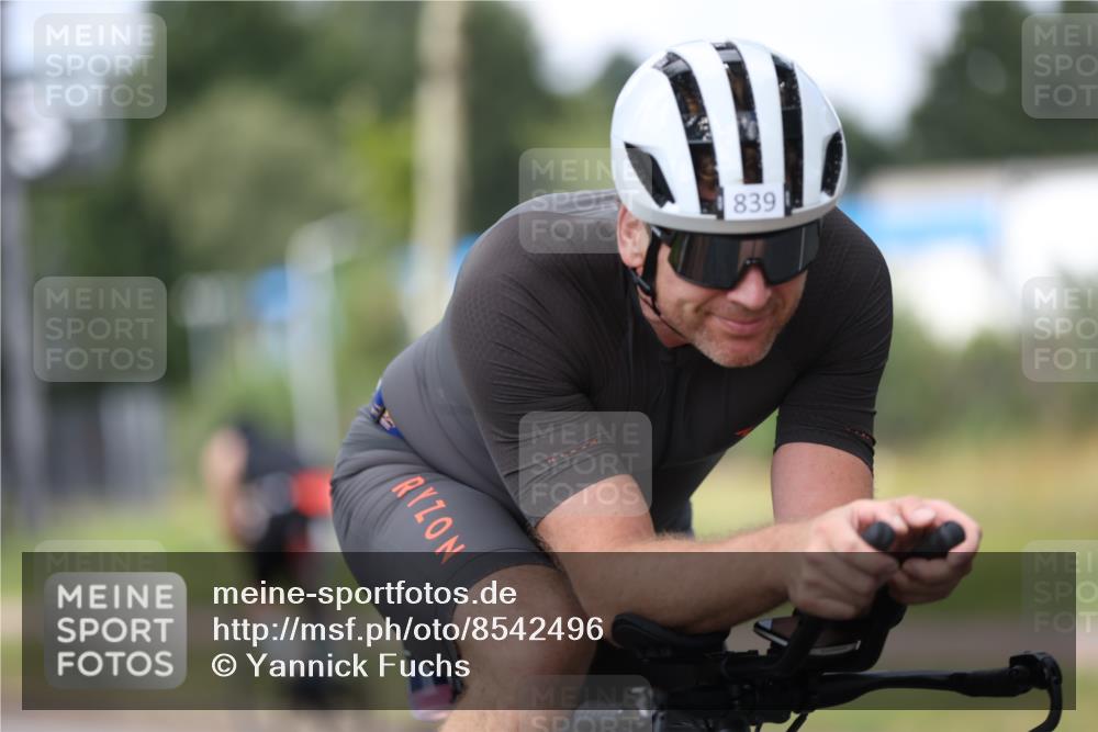 10.08.2025 - GEWOBA Citytriathlon Bremen Yannick Fuchs http://msf.ph/oto/8542496 10.08.2025 12:48:29 Radfahren 564, 630, 839, 876, 1026 meine-sportfotos.de