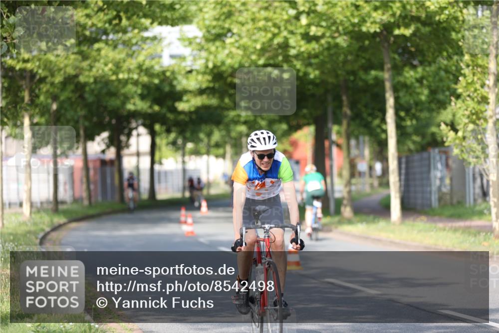10.08.2025 - GEWOBA Citytriathlon Bremen Yannick Fuchs http://msf.ph/oto/8542498 10.08.2025 10:40:56 Radfahren 37, 67, 73, 139, 141, 153, 203, 237, 369, 431 meine-sportfotos.de
