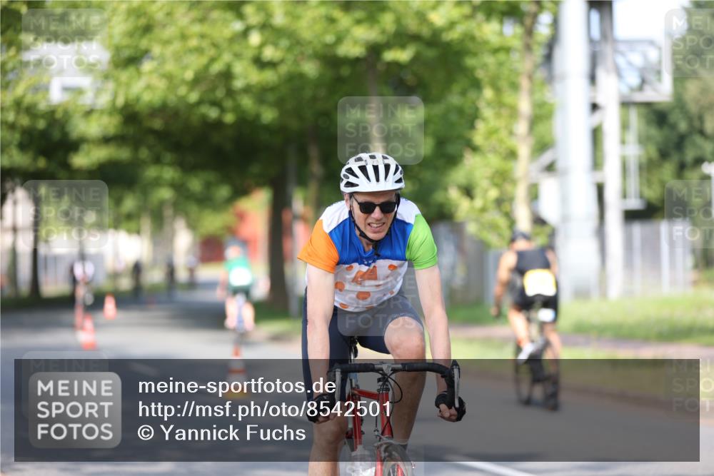 10.08.2025 - GEWOBA Citytriathlon Bremen Yannick Fuchs http://msf.ph/oto/8542501 10.08.2025 10:40:57 Radfahren 37, 67, 73, 139, 141, 153, 203, 237, 369, 431 meine-sportfotos.de