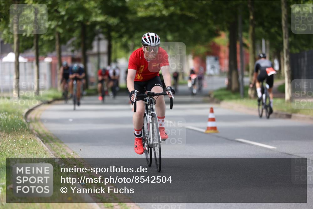 10.08.2025 - GEWOBA Citytriathlon Bremen Yannick Fuchs http://msf.ph/oto/8542504 10.08.2025 12:48:35 Radfahren 564, 616, 627, 630, 657, 687, 717, 793, 839, 857, 876, 897, 1026 meine-sportfotos.de