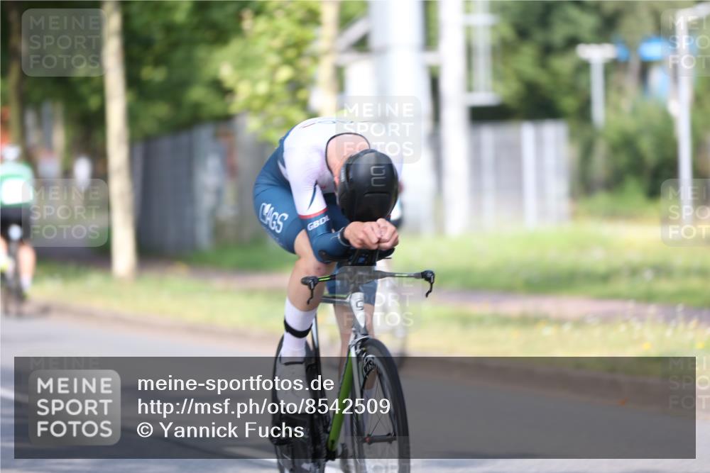 10.08.2025 - GEWOBA Citytriathlon Bremen Yannick Fuchs http://msf.ph/oto/8542509 10.08.2025 10:41:02 Radfahren 37, 67, 73, 139, 153, 203, 237, 369, 431 meine-sportfotos.de