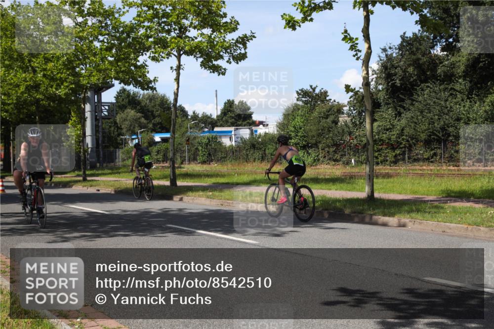 10.08.2025 - GEWOBA Citytriathlon Bremen Yannick Fuchs http://msf.ph/oto/8542510 10.08.2025 14:32:31 Radfahren 105, 284, 299, 355, 370, 393, 420, 463, 489 meine-sportfotos.de
