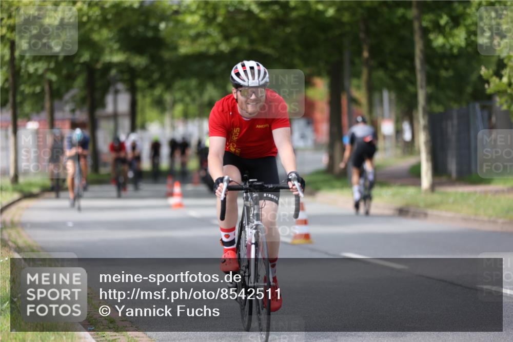 10.08.2025 - GEWOBA Citytriathlon Bremen Yannick Fuchs http://msf.ph/oto/8542511 10.08.2025 12:48:35 Radfahren 564, 616, 627, 630, 657, 687, 717, 793, 839, 857, 876, 897, 1026 meine-sportfotos.de