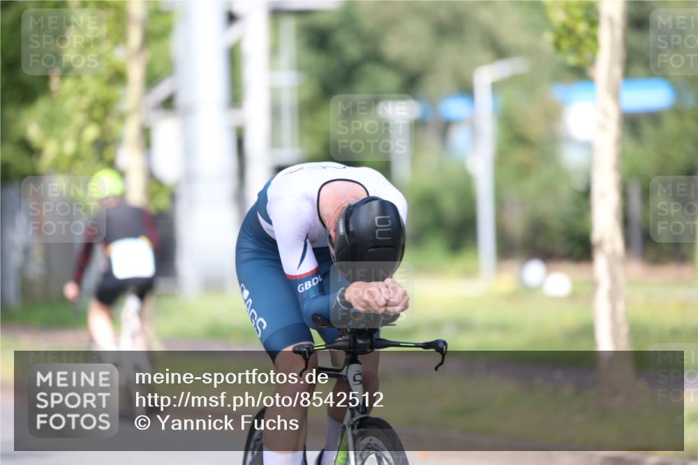 10.08.2025 - GEWOBA Citytriathlon Bremen Yannick Fuchs http://msf.ph/oto/8542512 10.08.2025 10:41:02 Radfahren 37, 67, 73, 139, 153, 203, 237, 369, 431 meine-sportfotos.de
