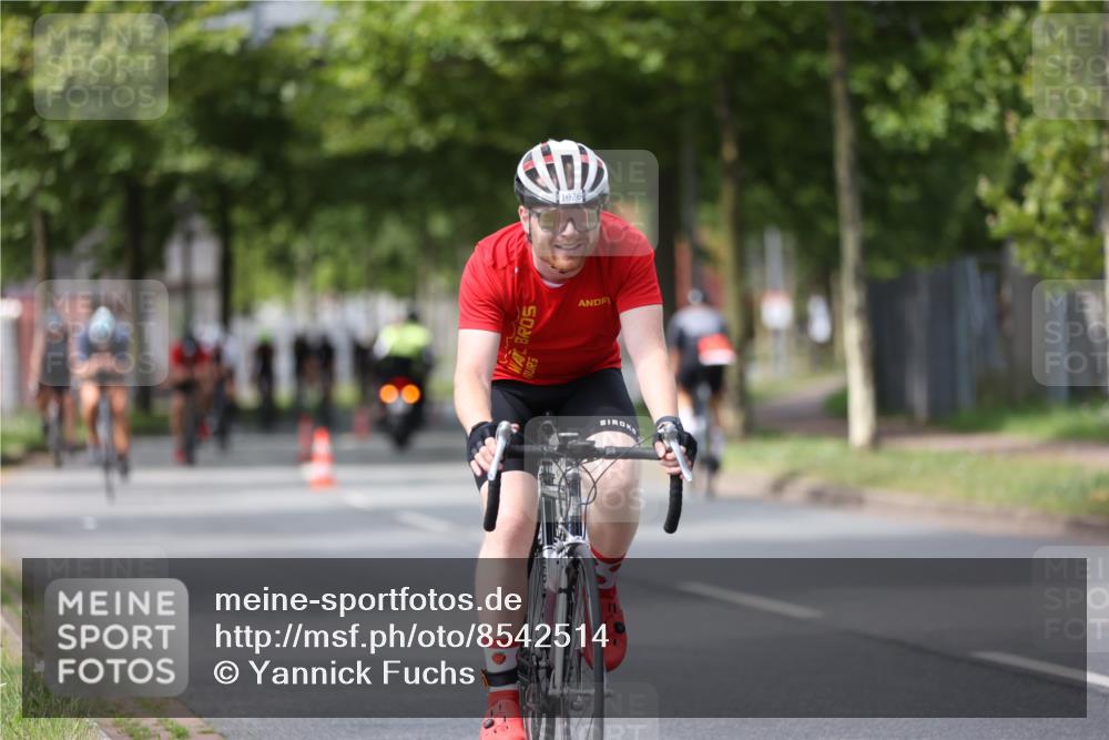 10.08.2025 - GEWOBA Citytriathlon Bremen Yannick Fuchs http://msf.ph/oto/8542514 10.08.2025 12:48:36 Radfahren 564, 616, 627, 630, 657, 687, 717, 793, 839, 857, 876, 897, 932, 1026 meine-sportfotos.de