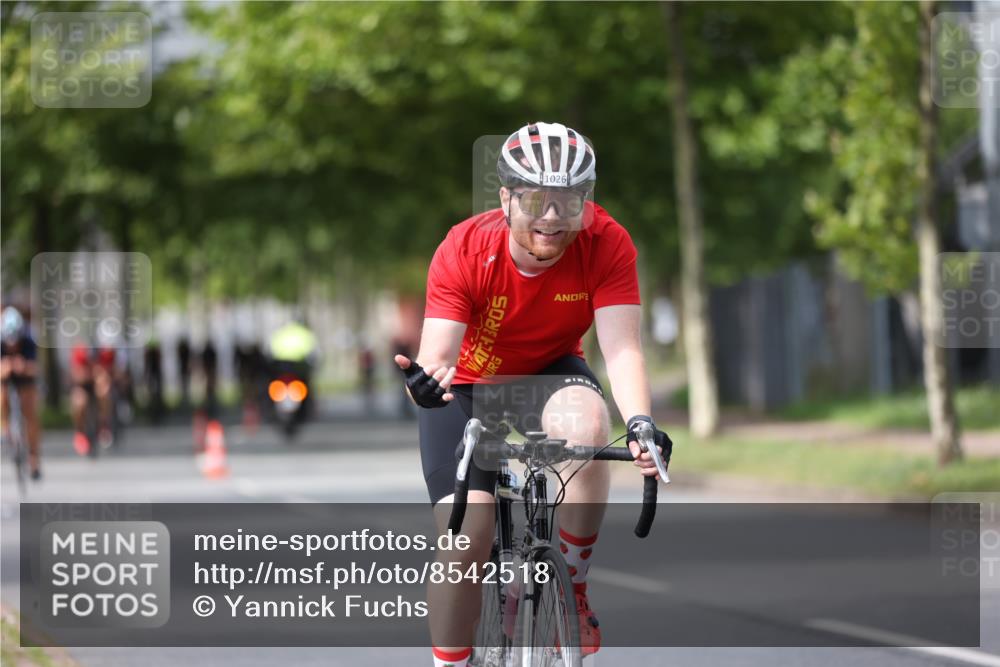 10.08.2025 - GEWOBA Citytriathlon Bremen Yannick Fuchs http://msf.ph/oto/8542518 10.08.2025 12:48:36 Radfahren 564, 616, 627, 630, 657, 687, 717, 793, 839, 857, 876, 897, 932, 1026 meine-sportfotos.de