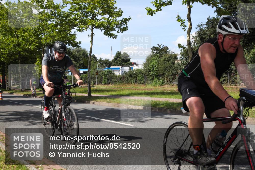 10.08.2025 - GEWOBA Citytriathlon Bremen Yannick Fuchs http://msf.ph/oto/8542520 10.08.2025 14:32:32 Radfahren 105, 284, 299, 355, 370, 393, 420, 489 meine-sportfotos.de