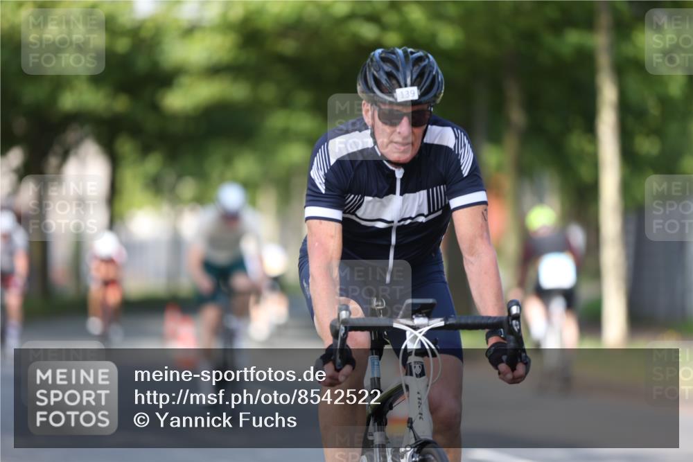 10.08.2025 - GEWOBA Citytriathlon Bremen Yannick Fuchs http://msf.ph/oto/8542522 10.08.2025 10:41:03 Radfahren 37, 73, 139, 153, 203, 237, 369, 431 meine-sportfotos.de