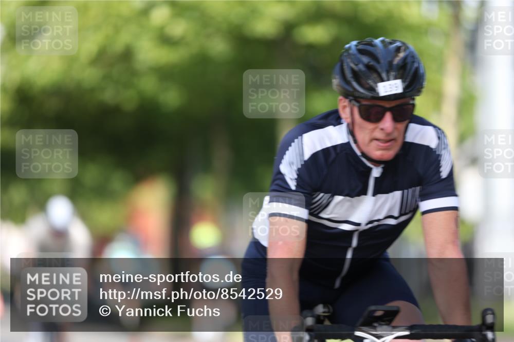 10.08.2025 - GEWOBA Citytriathlon Bremen Yannick Fuchs http://msf.ph/oto/8542529 10.08.2025 10:41:03 Radfahren 37, 73, 139, 153, 203, 237, 369, 431 meine-sportfotos.de