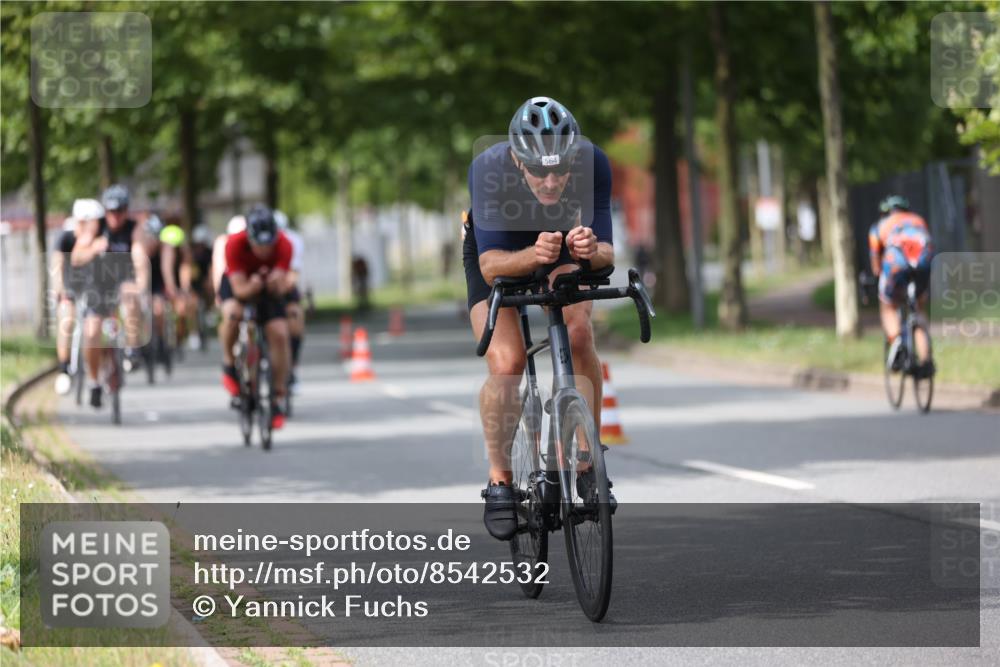 10.08.2025 - GEWOBA Citytriathlon Bremen Yannick Fuchs http://msf.ph/oto/8542532 10.08.2025 12:48:38 Radfahren 564, 616, 627, 630, 655, 657, 687, 717, 793, 839, 857, 876, 897, 932, 1026 meine-sportfotos.de