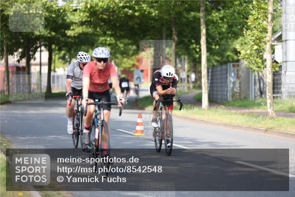 10.08.2025 - GEWOBA Citytriathlon Bremen Yannick Fuchs http://msf.ph/oto/8542548 10.08.2025 10:41:06 Radfahren 37, 73, 139, 153, 203, 237, 369 meine-sportfotos.de