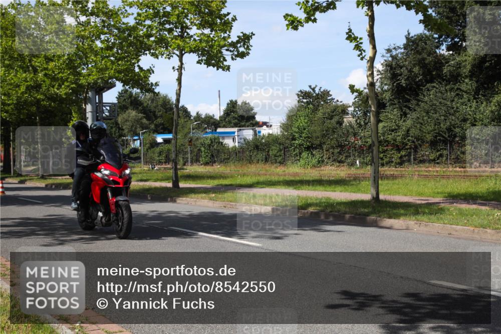 10.08.2025 - GEWOBA Citytriathlon Bremen Yannick Fuchs http://msf.ph/oto/8542550 10.08.2025 14:32:39 Radfahren 15, 82, 96, 118, 243, 284, 393, 420, 435 meine-sportfotos.de