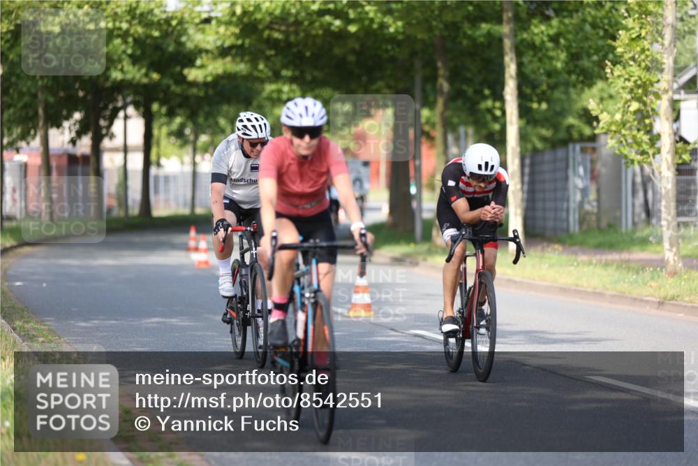 10.08.2025 - GEWOBA Citytriathlon Bremen Yannick Fuchs http://msf.ph/oto/8542551 10.08.2025 10:41:06 Radfahren 37, 73, 139, 153, 203, 237, 369 meine-sportfotos.de